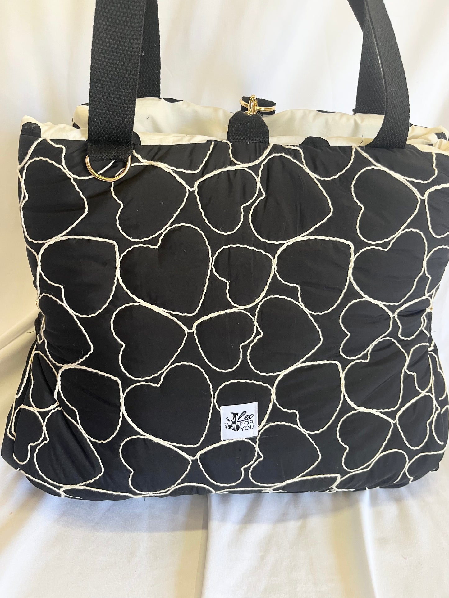 PetComfy

La borsa trasportino che diventa una morbida cuccia, ovunque voi siate