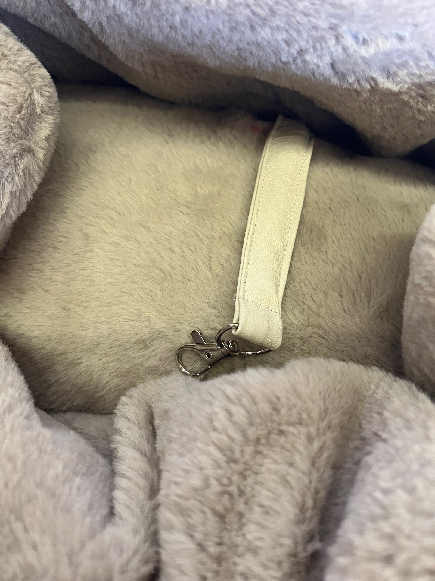 🐾 PetComfy

La borsa trasportino che diventa una comoda cuccia