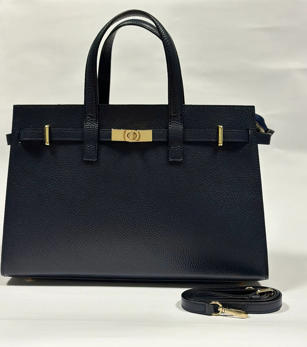 Sally Big in Vera Pelle