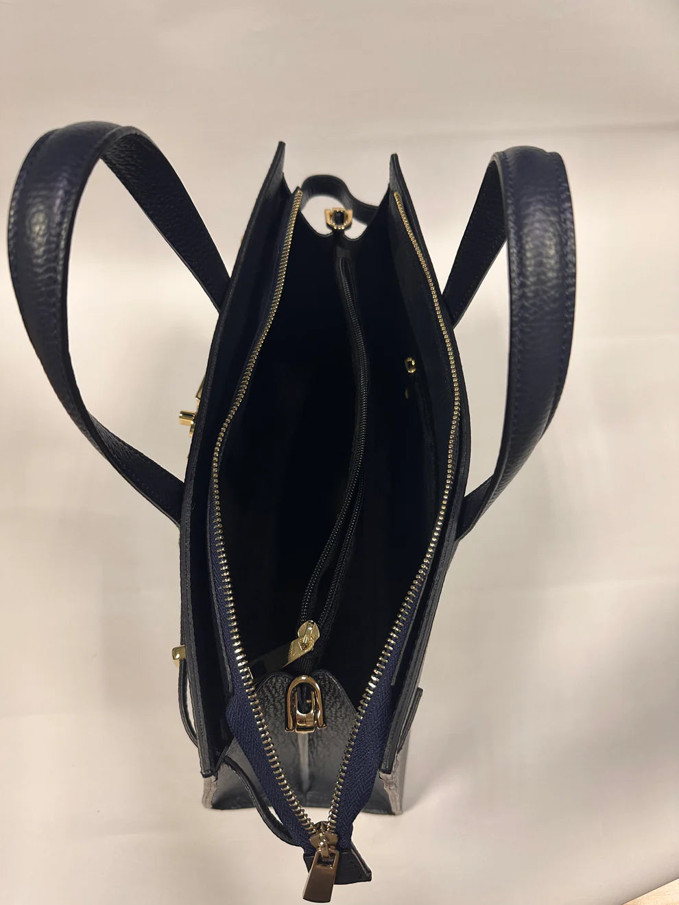 Sally Big in Vera Pelle