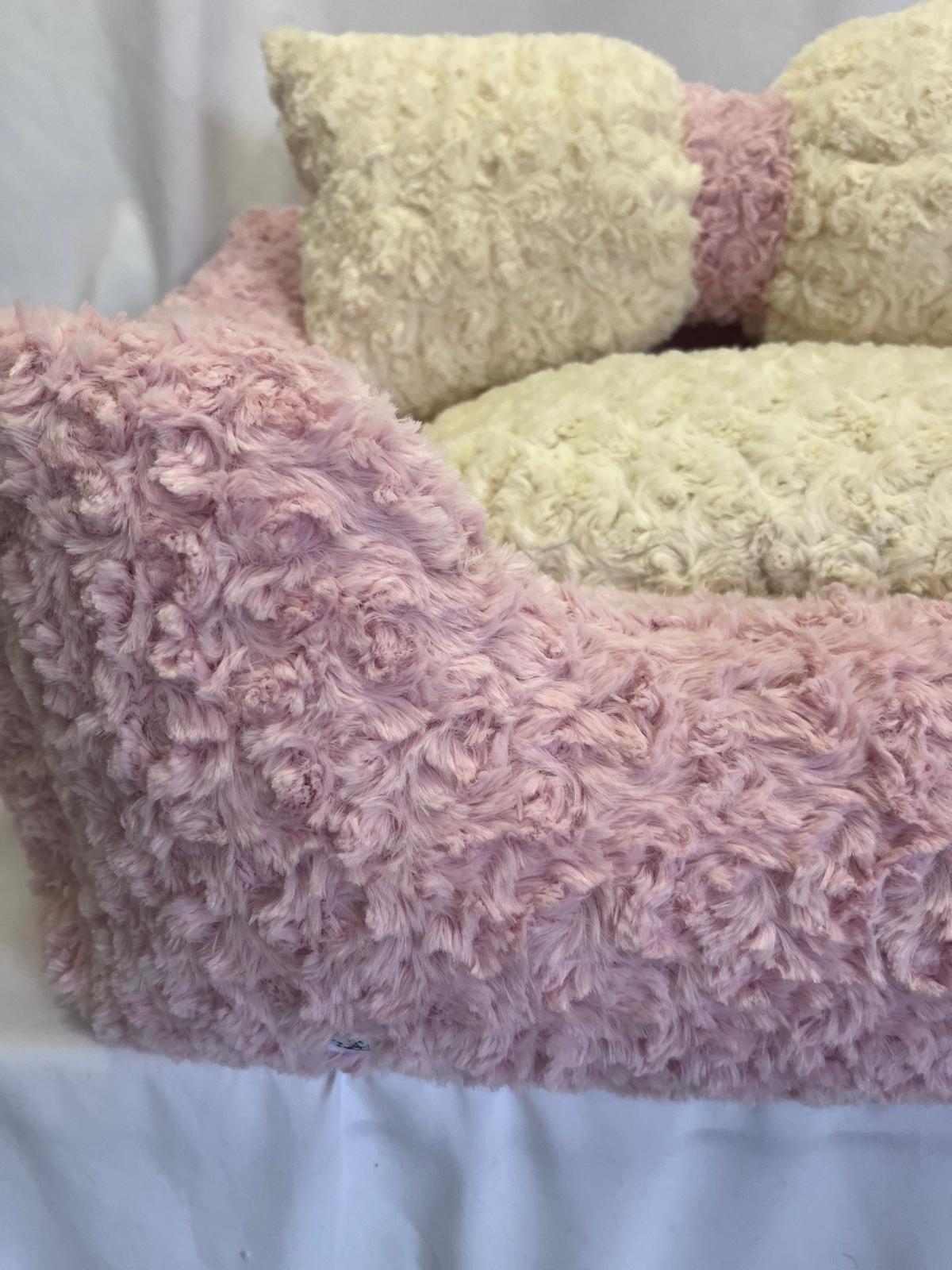 Cuccia PANNA E FRAGOLE Rettangolare in Ecopelliccia a Roselline Rosa
