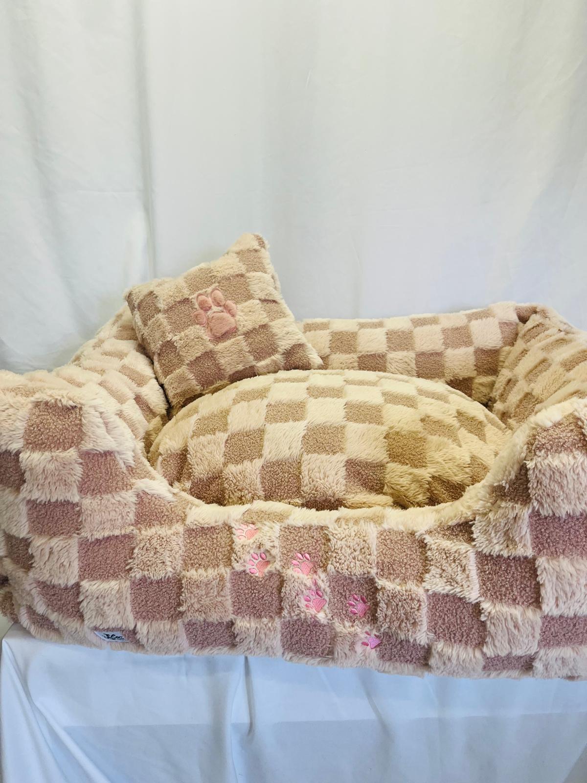 Cuccia Rettangolare a Scacchi Rosa in Ecopelliccia e Bouclé – Taglia M
