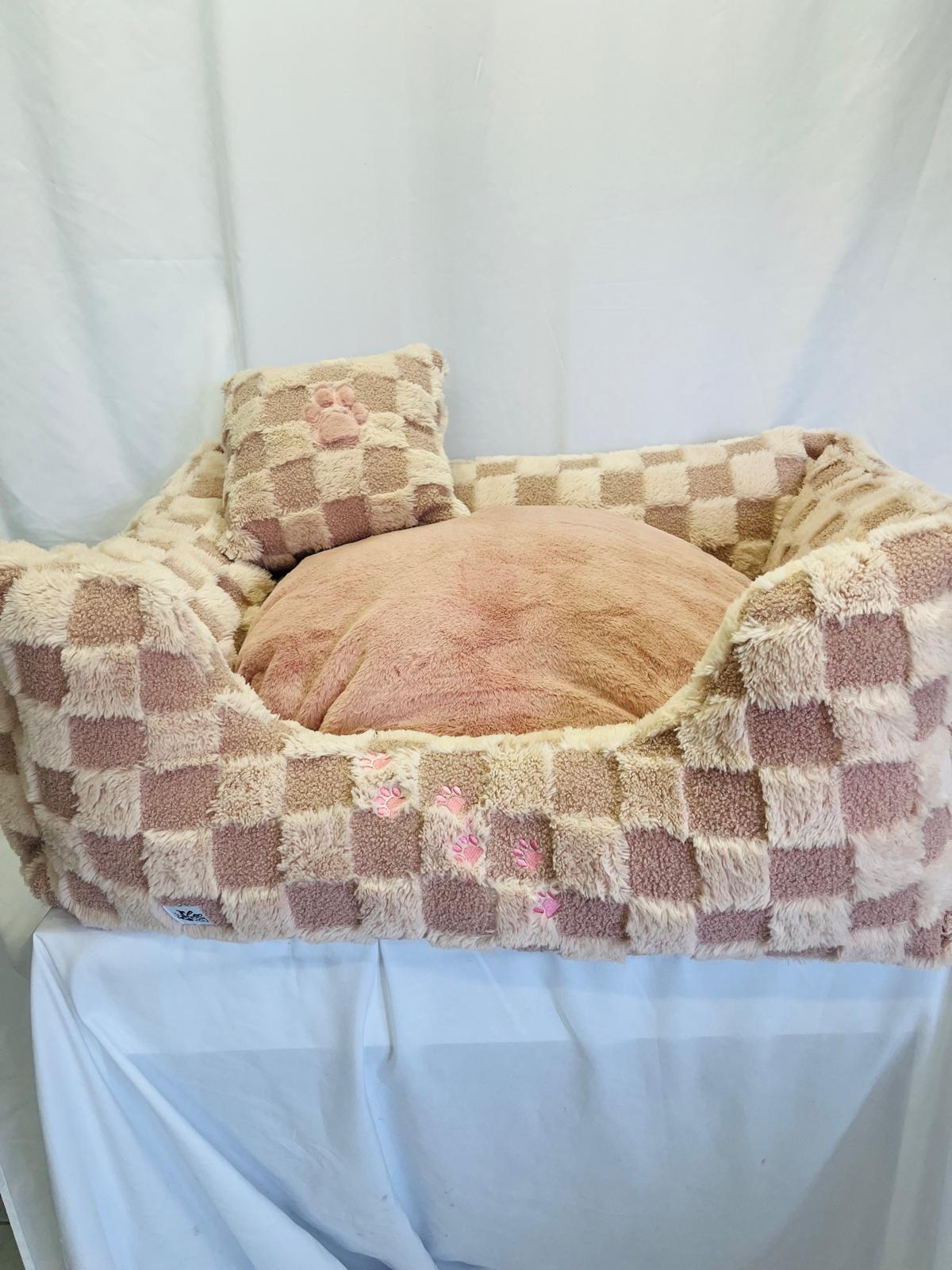 Cuccia Rettangolare a Scacchi Rosa in Ecopelliccia e Bouclé – Taglia M